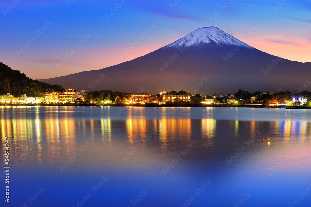 日本河口湖的富士山