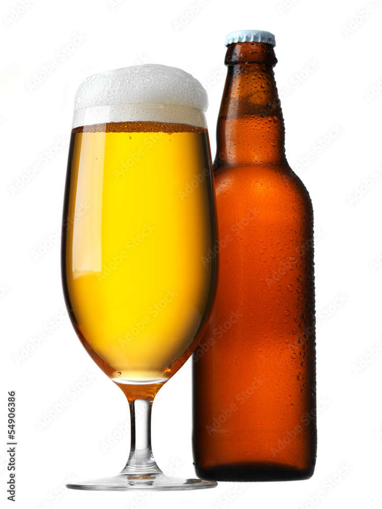 啤酒杯和啤酒瓶