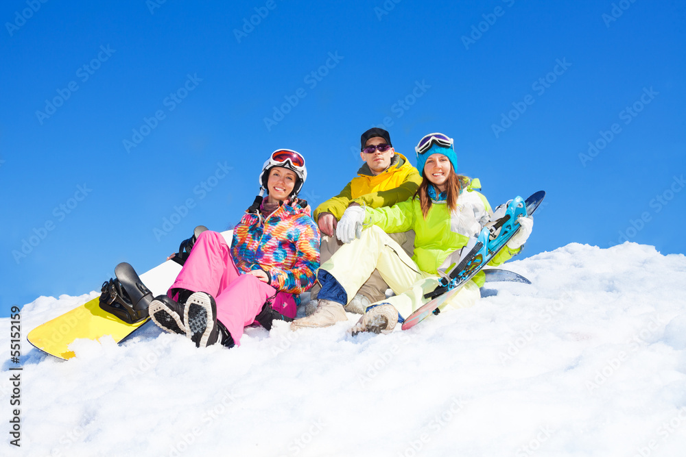 三名单板滑雪运动员