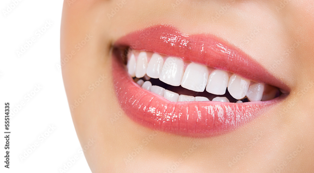 健康微笑。牙齿美白。牙齿护理理念