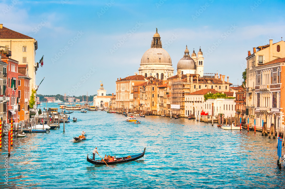 威尼斯日落时的大运河和圣玛丽亚教堂致敬