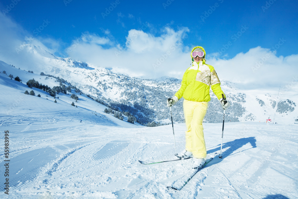 当你进行长距离滑雪道下坡时，请休息