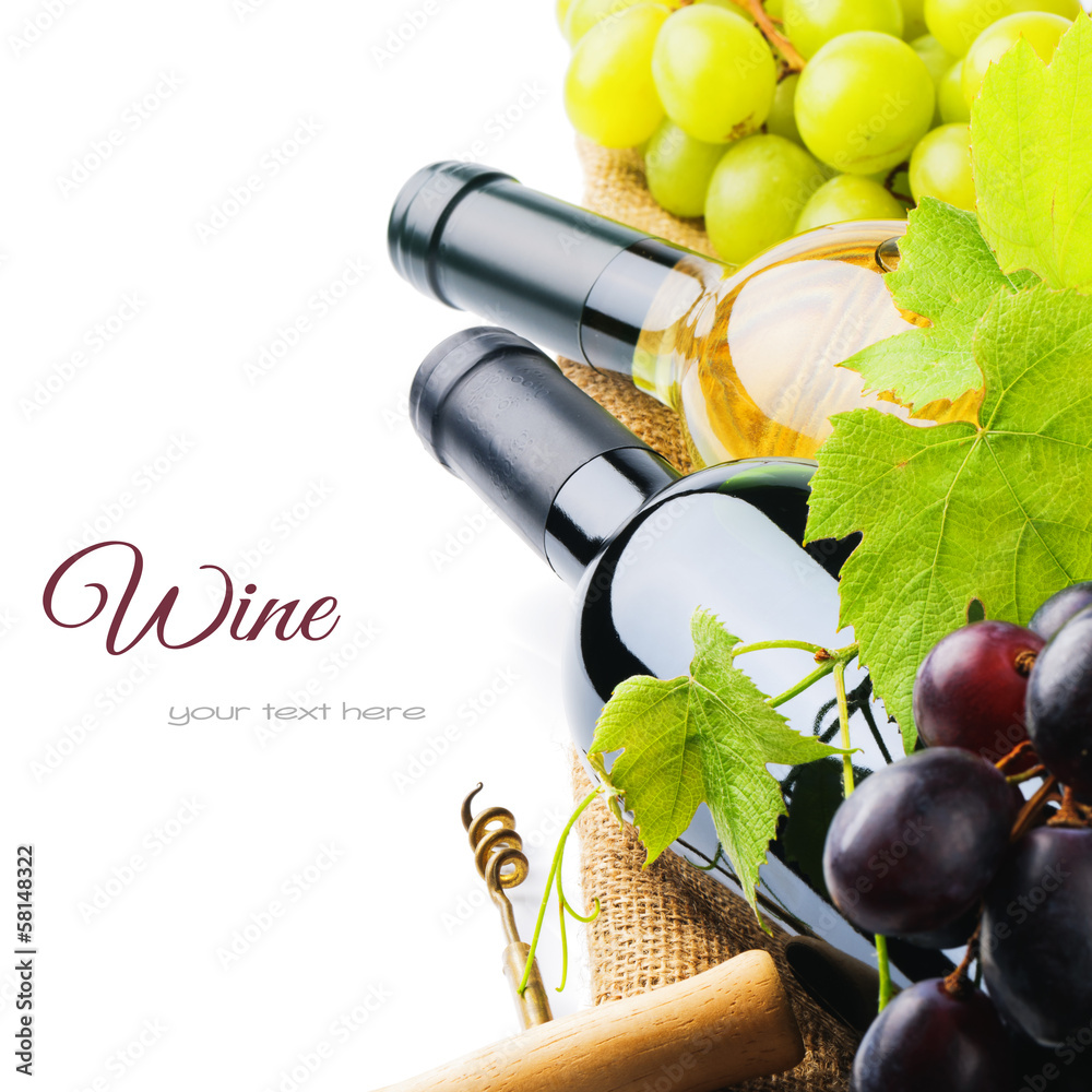 瓶装红葡萄酒和白葡萄酒配新鲜葡萄
