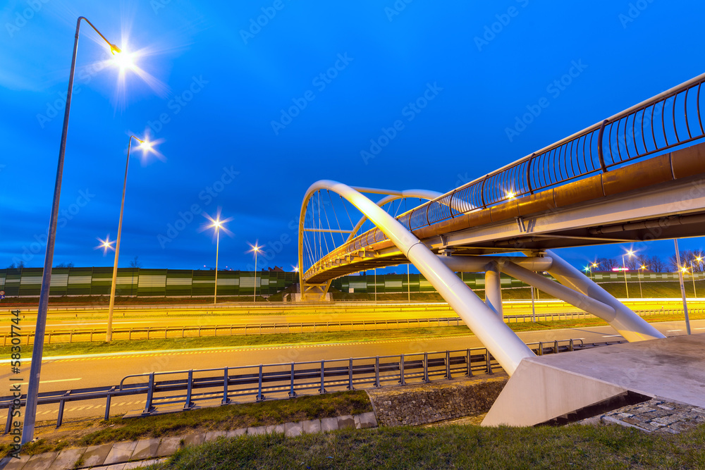 波兰格但斯克夜间高速公路高架桥建筑