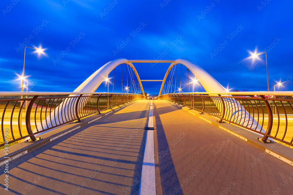 波兰格但斯克夜间高速公路高架桥建筑