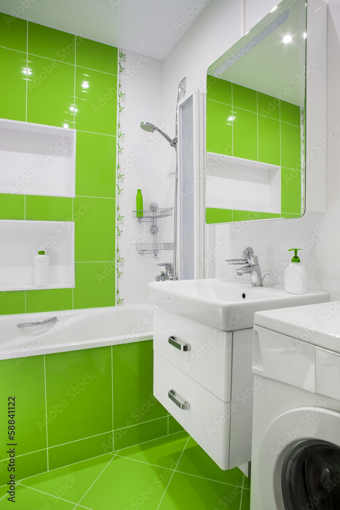 绿色浴室内部