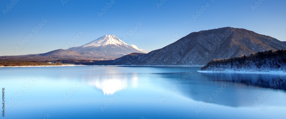 冬季的富士山和Motosu湖