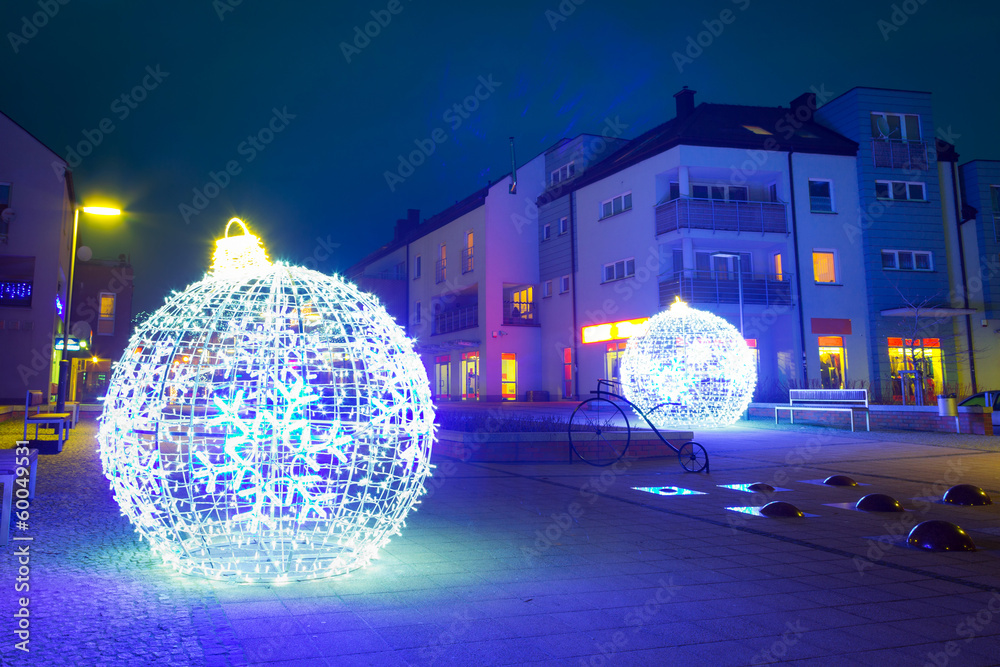 波兰普鲁什茨-格但斯基市中心，带圣诞饰品