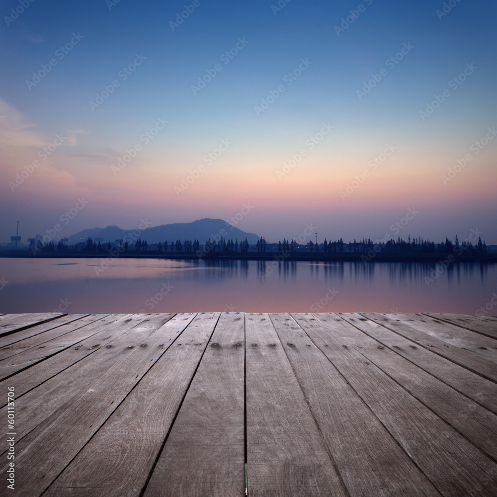 日落湖景