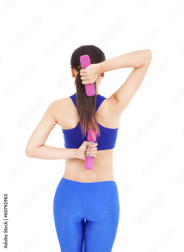 健康的亚洲女性用哑铃锻炼