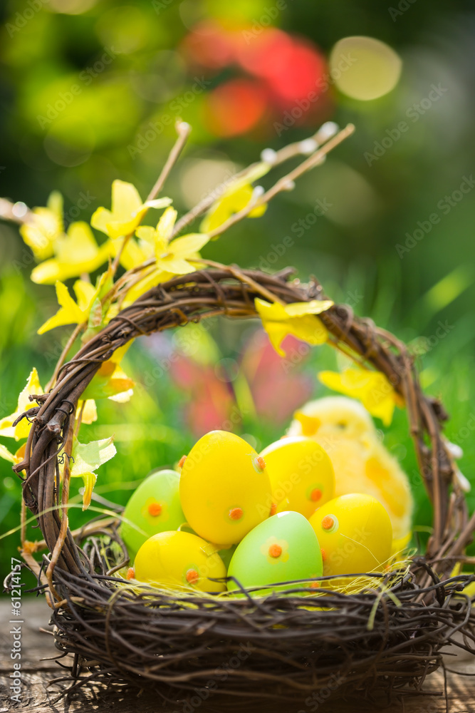 篮子里的复活节彩蛋