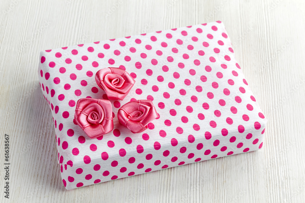gift box with pink decorative roses
