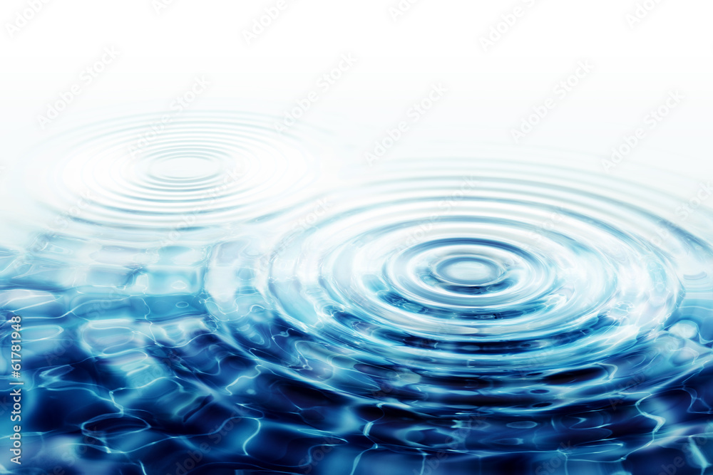 晶莹剔透的水波——两个完美的同心圆