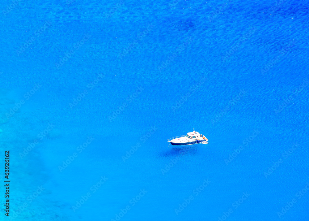希腊阿莫尔戈斯岛海域的机动巡洋舰