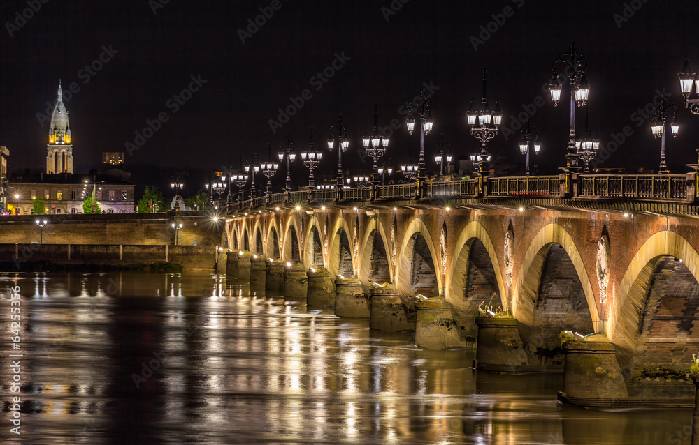 波尔多-法国阿基坦的皮埃尔桥夜景