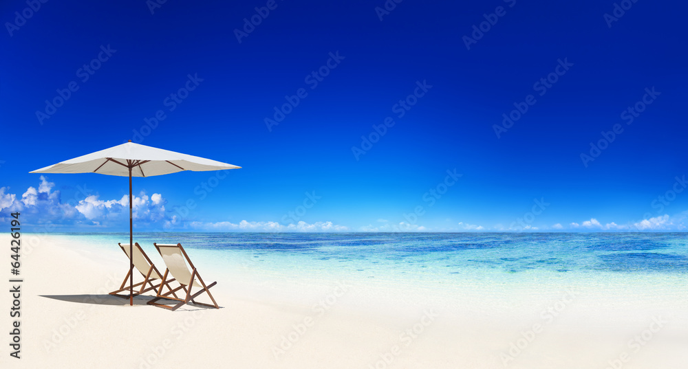 陷阱海滩上的躺椅