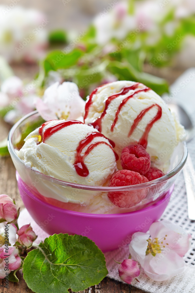 Vanilla Ice Cream with fresh berries