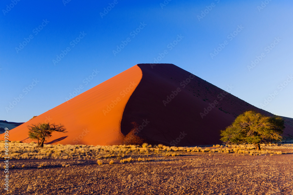 非洲纳米比亚索苏斯夫莱纳米布沙漠的日落沙丘