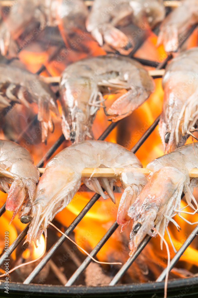 Grilled prawns on fire