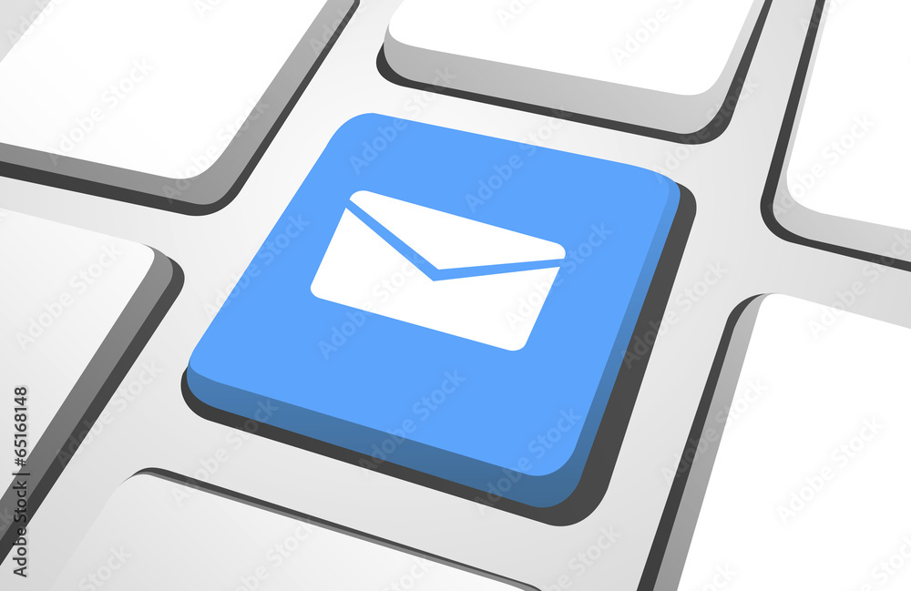 键盘按钮上蓝色电子邮件计算机图标的特写。