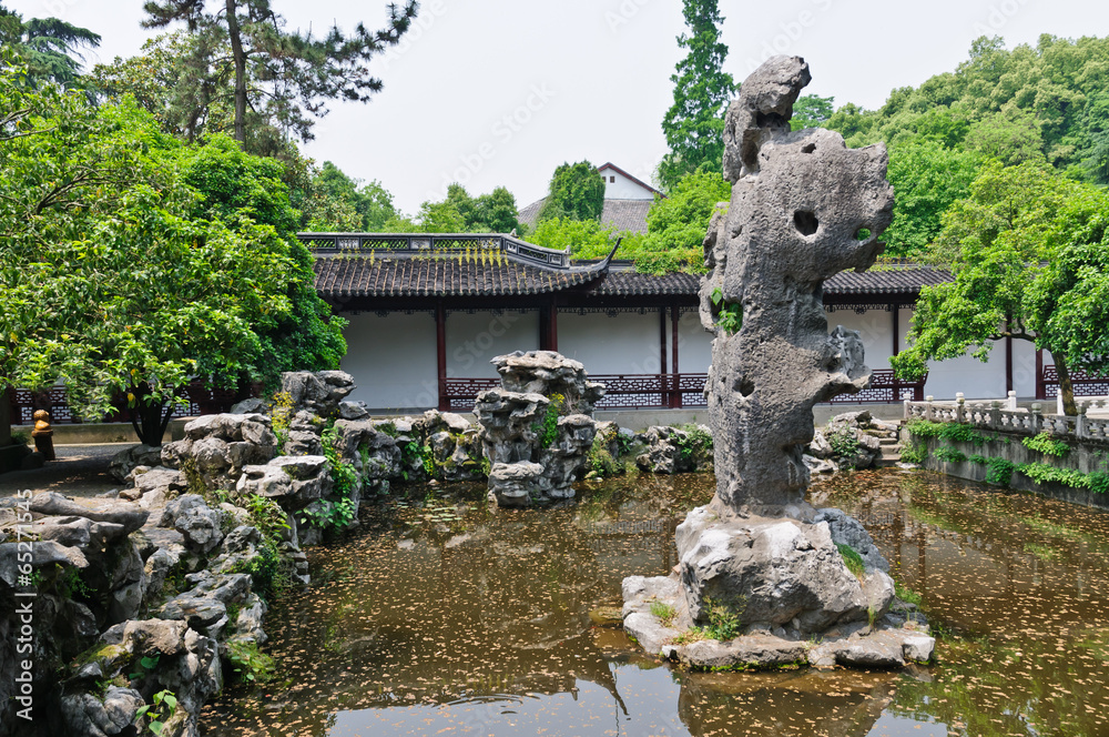 中国传统建筑庭院中的岩石