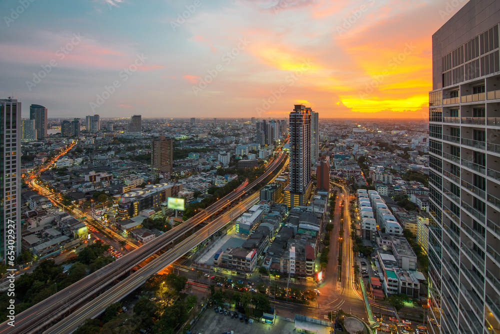 曼谷城市夜景，天空晴朗