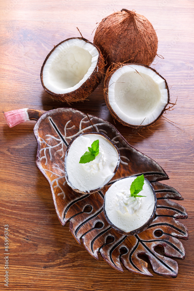 椰子壳椰子冰淇淋
