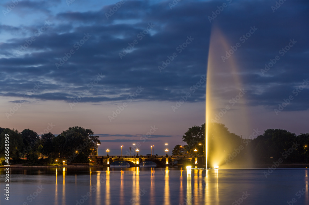 德国汉堡的喷泉和伦巴第布鲁克