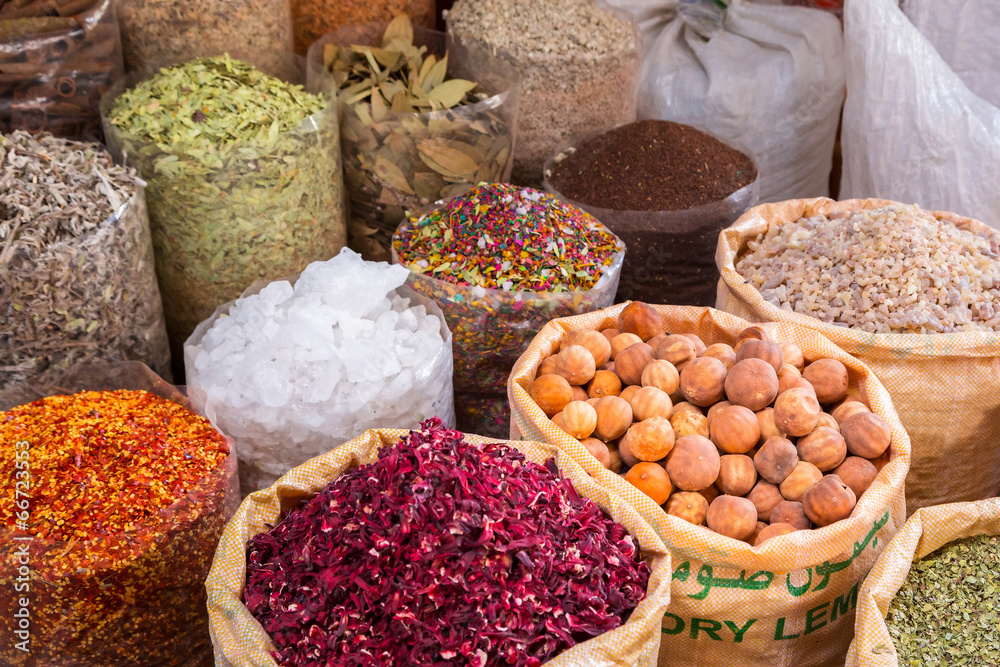 阿联酋迪拜Deira市场上的香料和草药