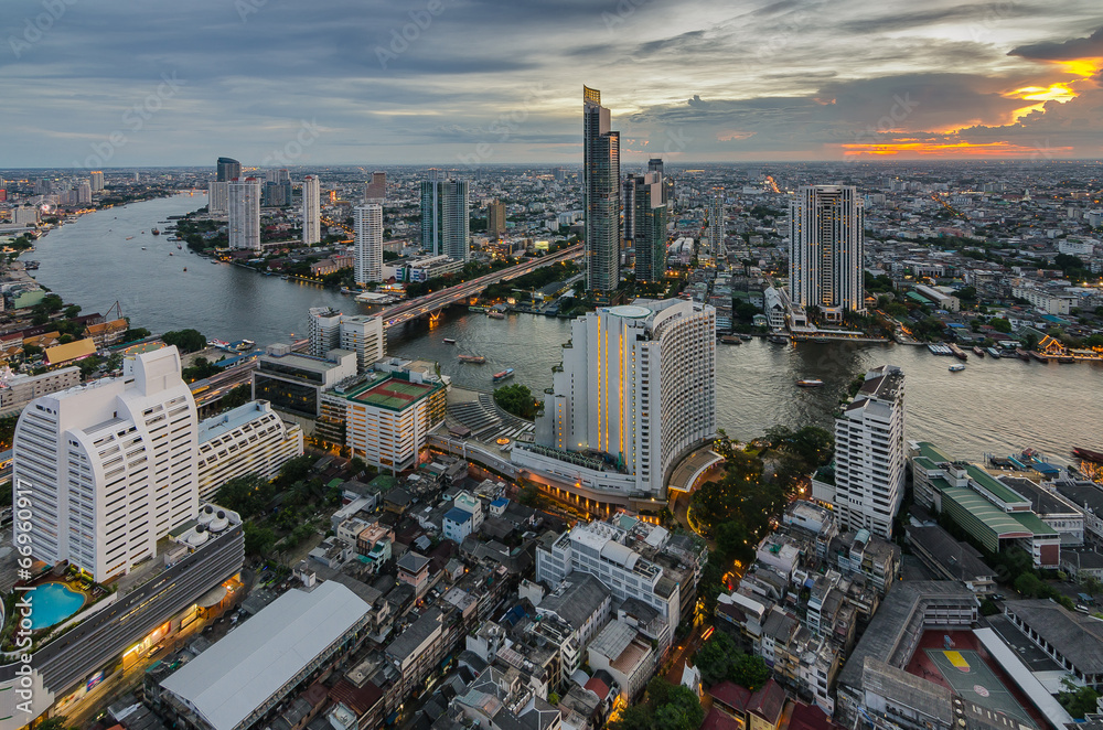 曼谷城市景观与潮府河