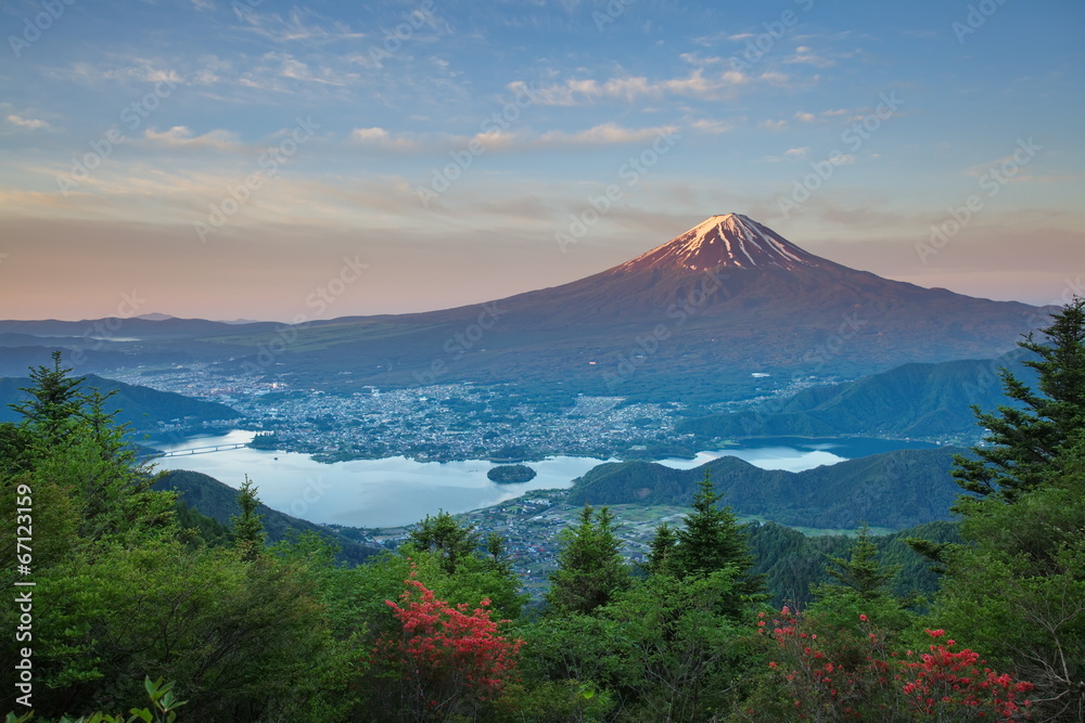夏季富士山和河湖