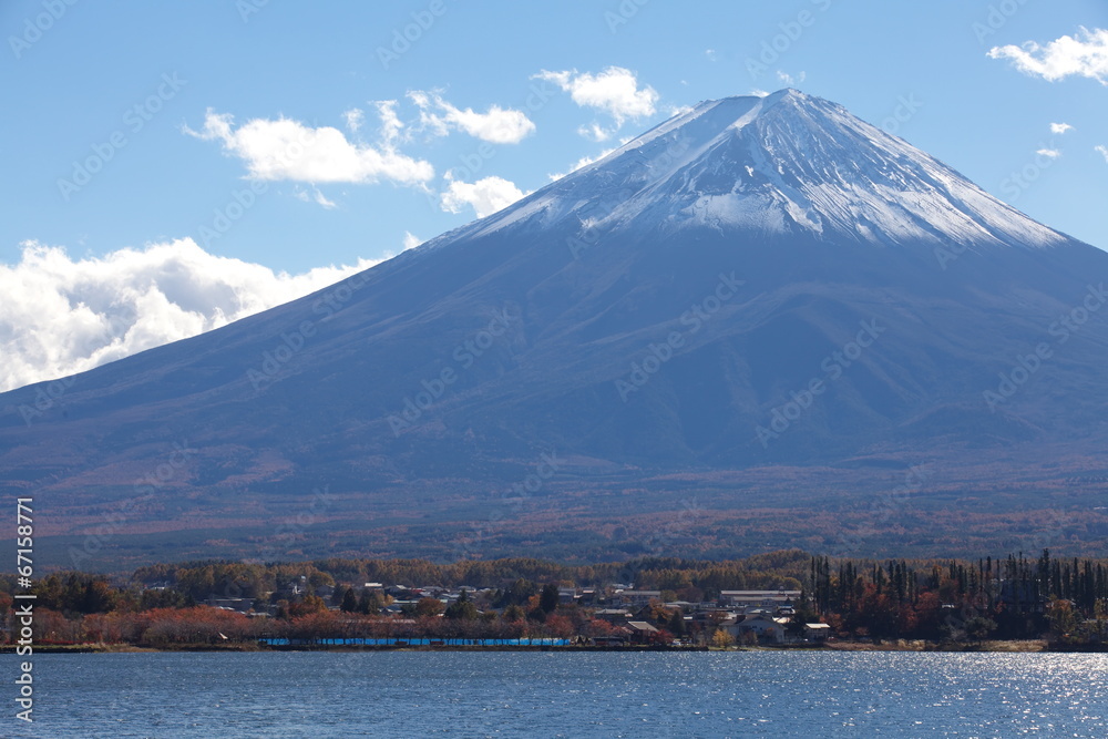 秋天的富士山从河谷湖出发