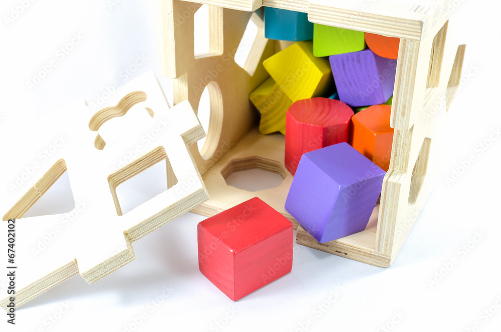 隔离的彩色木制玩具积木