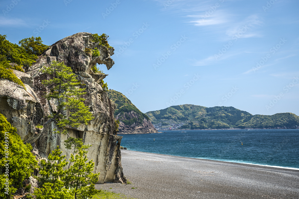 日本熊野石室岩狮岩