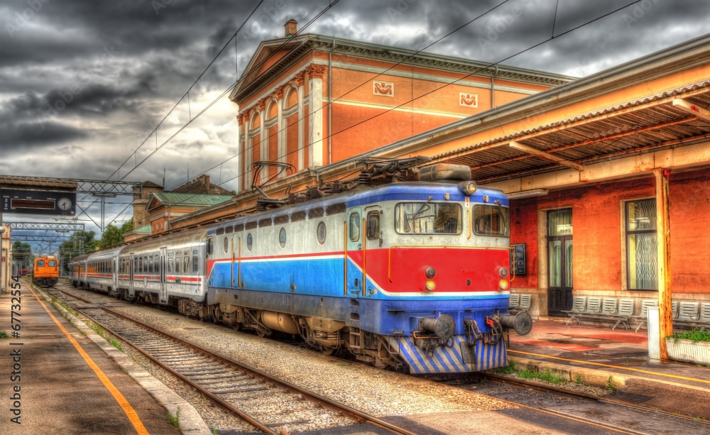 里耶卡站克罗地亚旅客列车