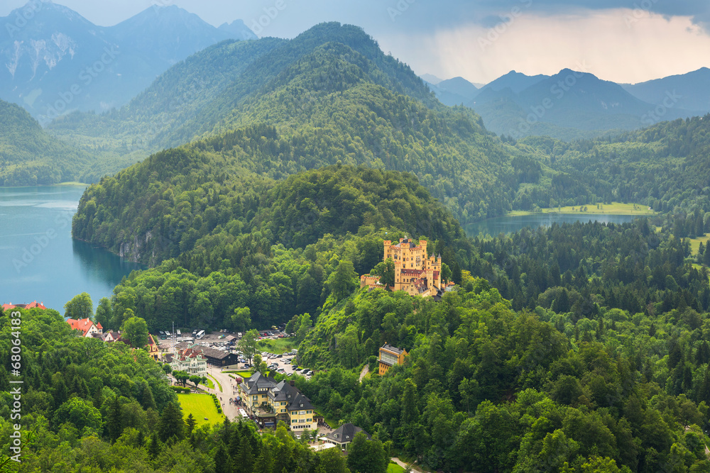 德国巴伐利亚阿尔卑斯山的霍亨施万高村庄和城堡