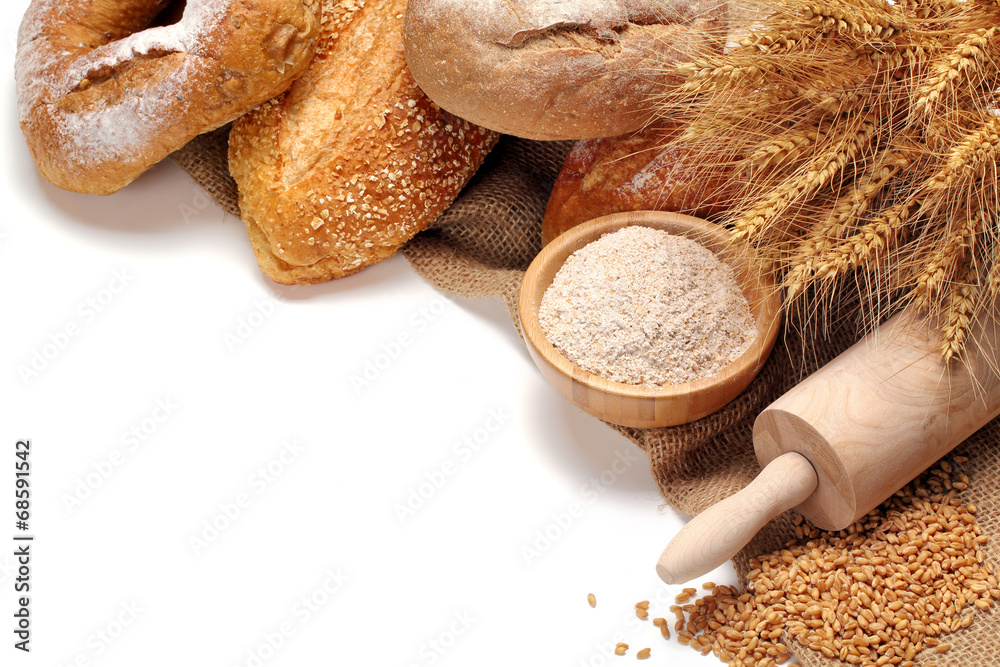 面包、面粉和小麦粒