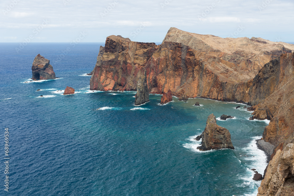 马德拉海岸线，大西洋沿岸有高高的悬崖