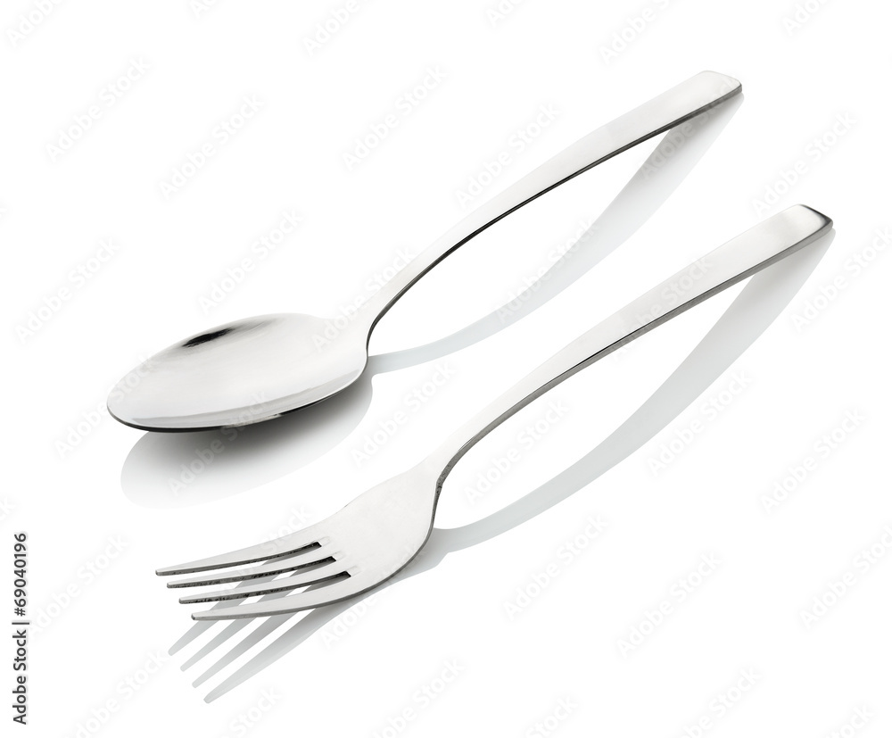 餐具-白色背景下的勺子和叉子