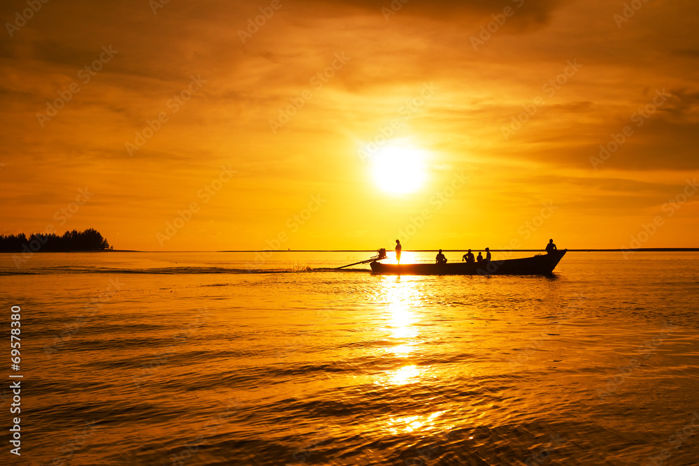 泰国日落时分的安达曼海