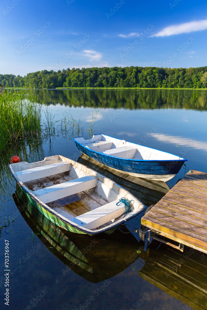 波兰马苏里亚湖上的渔船