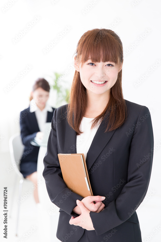 asian businesswomen in the office