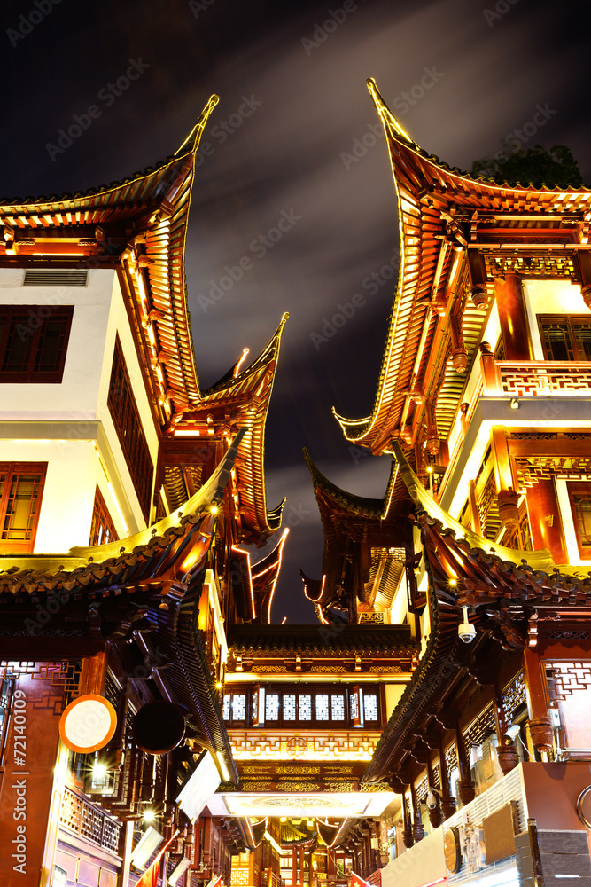 夜晚的上海古建筑