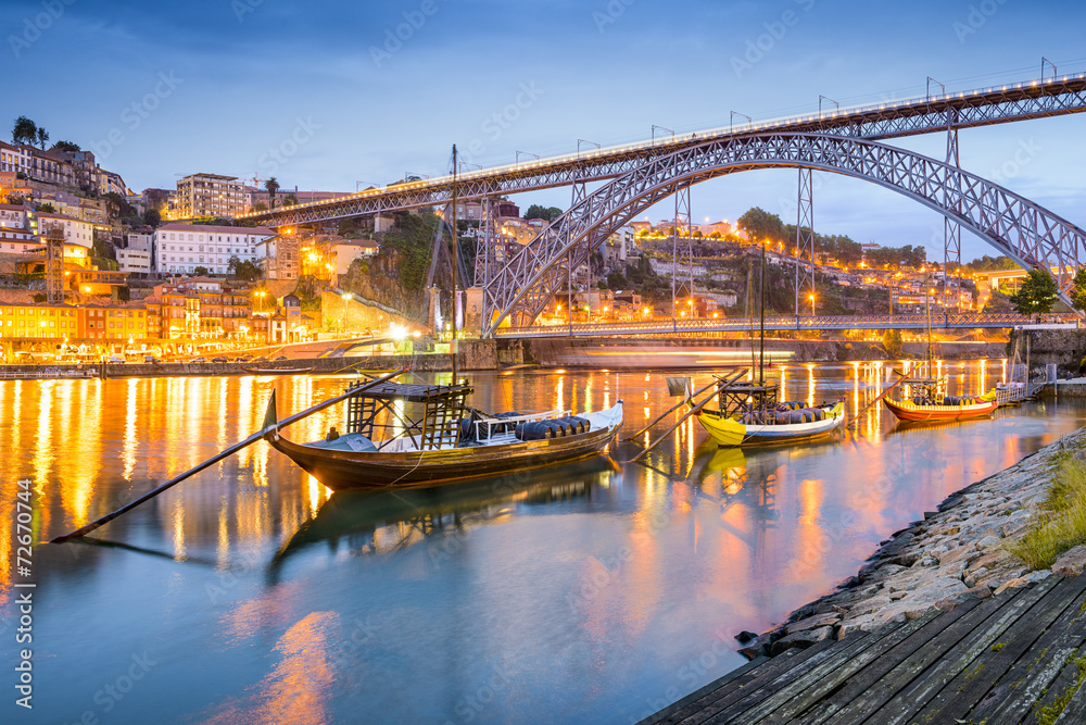 葡萄牙波尔图，杜罗河上的天际线