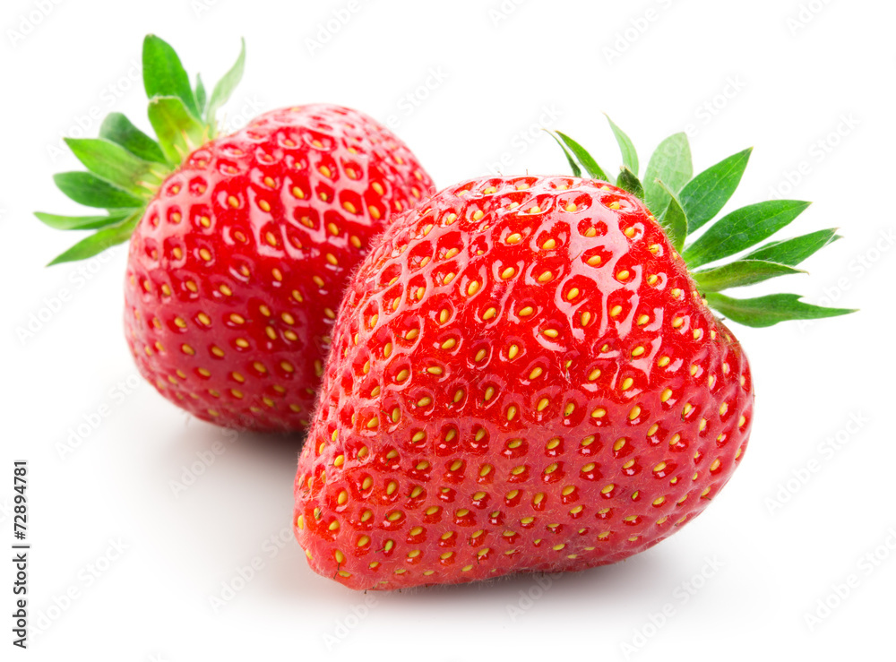 白底分离的两个草莓