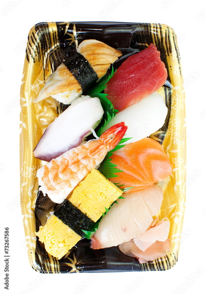 日本食物，午餐用塑料容器装什锦寿司