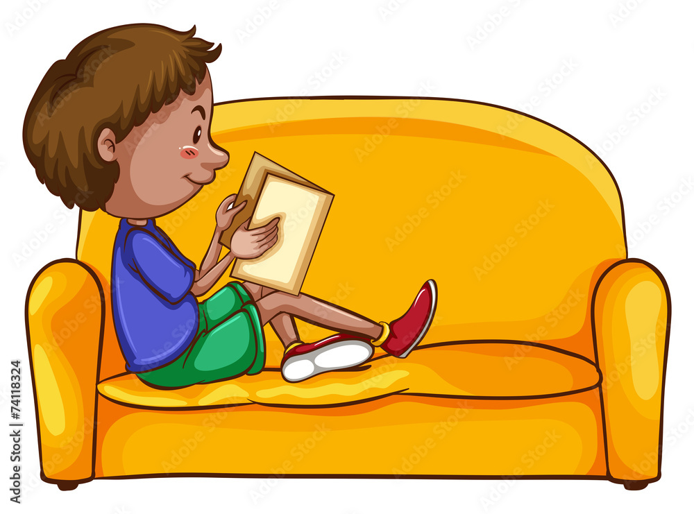 一个男孩坐着看书