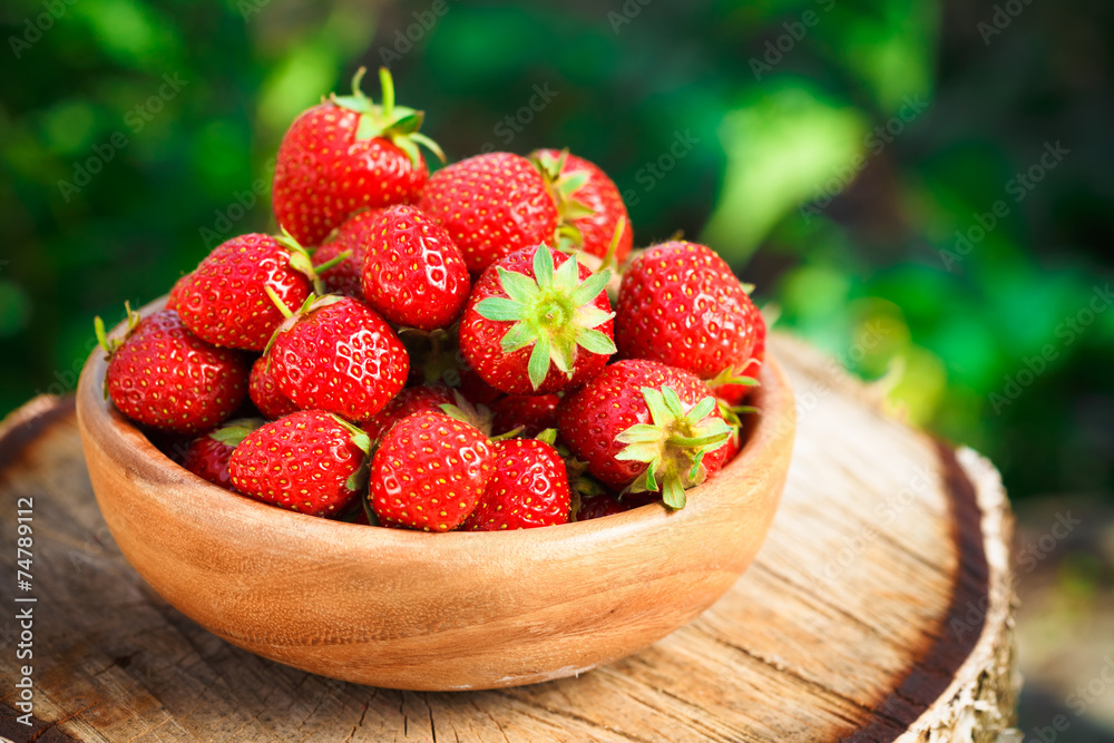 草莓。草莓。有机浆果