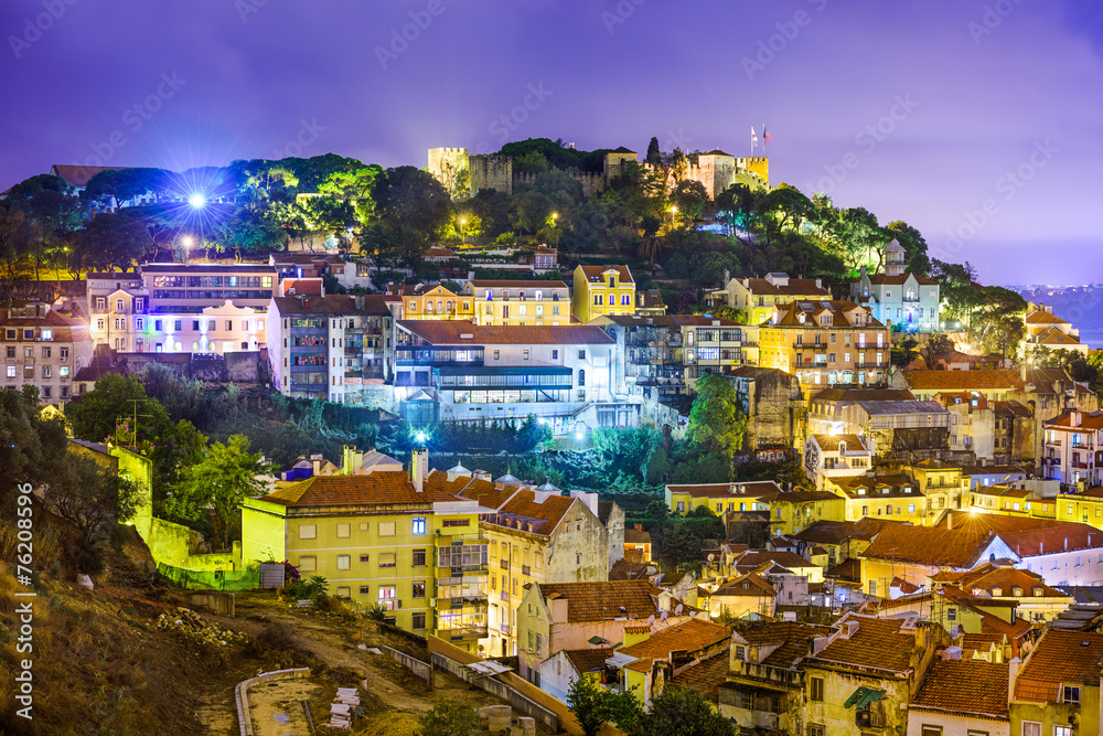 葡萄牙里斯本，圣乔治城堡的城市景观和山坡。