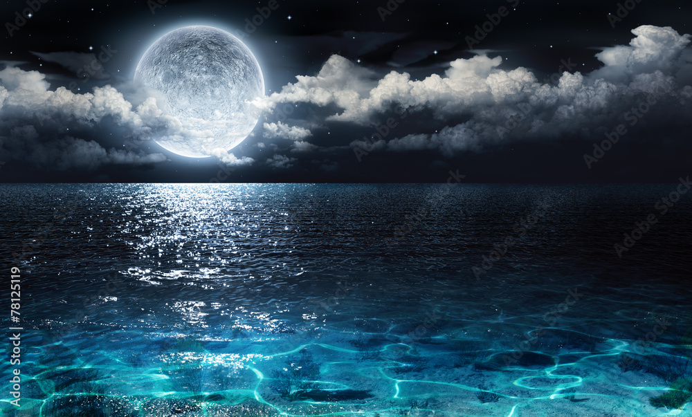 海上满月至深夜浪漫风景全景图